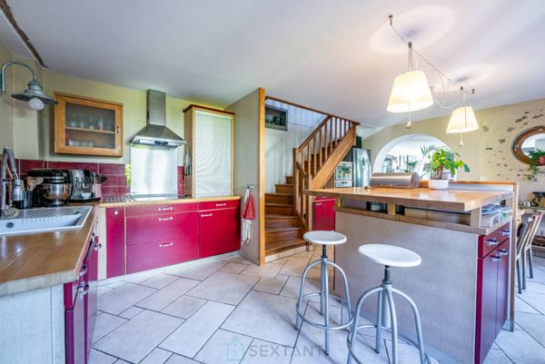 A coeur de Mennecy, voici une charmante maison de caractère (1860), entièrement rénovée.