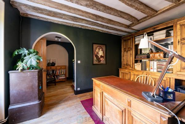 A coeur de Mennecy, voici une charmante maison de caractère (1860), entièrement rénovée.