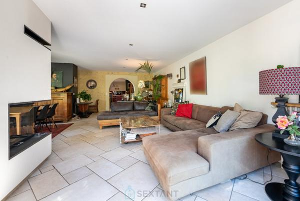 A coeur de Mennecy, voici une charmante maison de caractère (1860), entièrement rénovée.