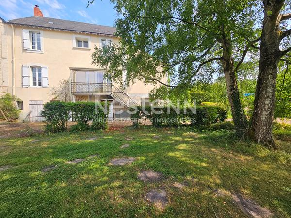 Maison de maître familiale avec 5 chambres, dépendances et plus de 5 000 m² de terrain à BAUGE EN ANJOU