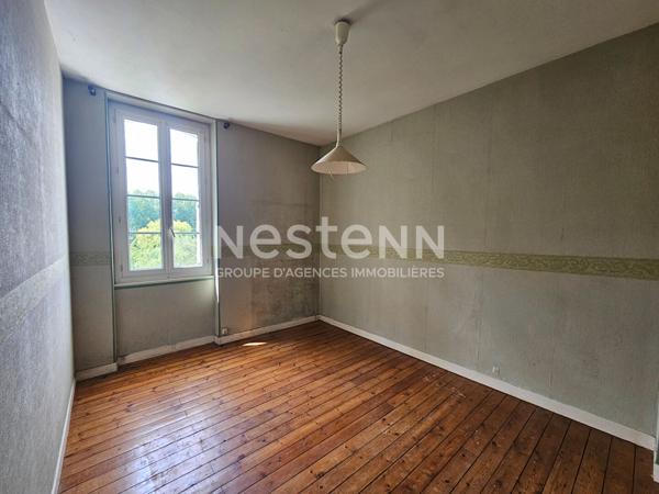 Maison de maître familiale avec 5 chambres, dépendances et plus de 5 000 m² de terrain à BAUGE EN ANJOU