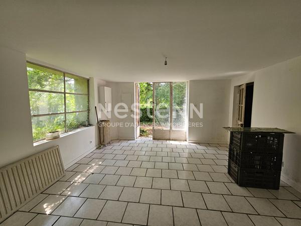 Maison de maître familiale avec 5 chambres, dépendances et plus de 5 000 m² de terrain à BAUGE EN ANJOU