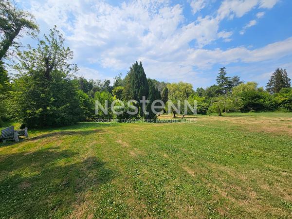 Maison de maître familiale avec 5 chambres, dépendances et plus de 5 000 m² de terrain à BAUGE EN ANJOU