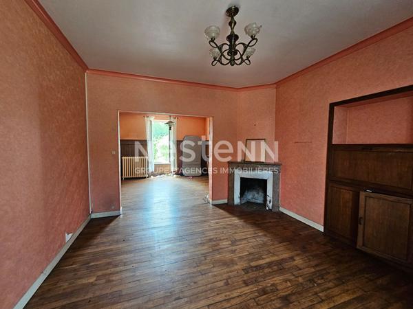 Maison de maître familiale avec 5 chambres, dépendances et plus de 5 000 m² de terrain à BAUGE EN ANJOU