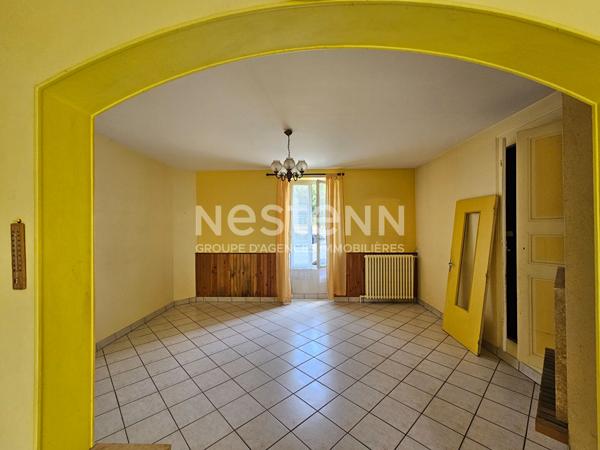 Maison de maître familiale avec 5 chambres, dépendances et plus de 5 000 m² de terrain à BAUGE EN ANJOU