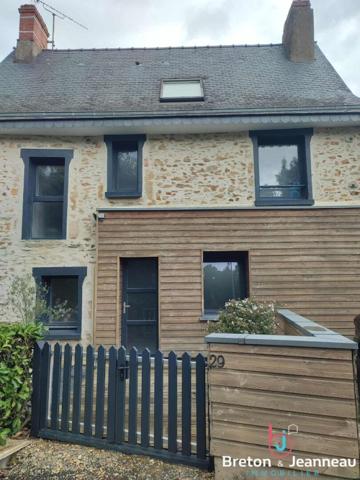 Charmante maison en pierre centre de Saint-Berthevin