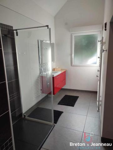 Charmante maison en pierre centre de Saint-Berthevin