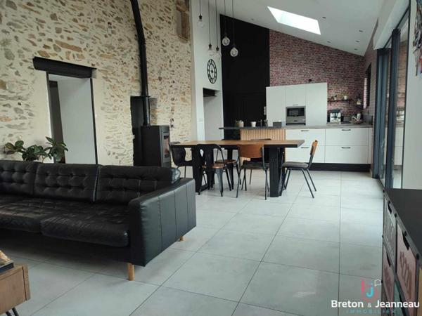 Charmante maison en pierre centre de Saint-Berthevin