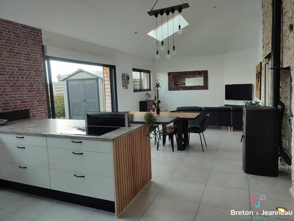 Charmante maison en pierre centre de Saint-Berthevin