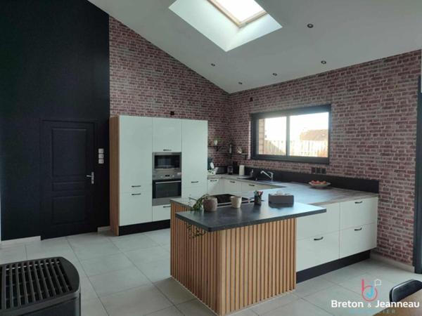 Charmante maison en pierre centre de Saint-Berthevin