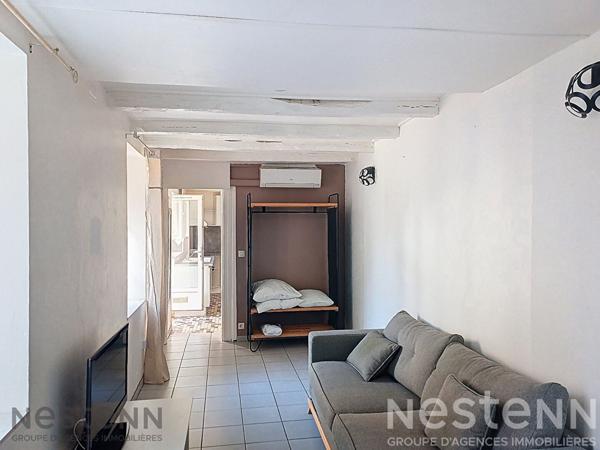 Au centre de Saujon, appartement en duplex de 51 m², avec 2 chambres, Courette privative.
