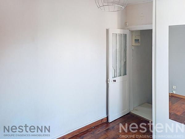 Au centre de Saujon, appartement en duplex de 51 m², avec 2 chambres, Courette privative.