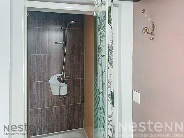 Au centre de Saujon, appartement en duplex de 51 m², avec 2 chambres, Courette privative.