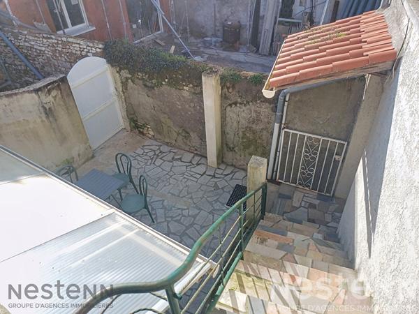 Au centre de Saujon, appartement en duplex de 51 m², avec 2 chambres, Courette privative.