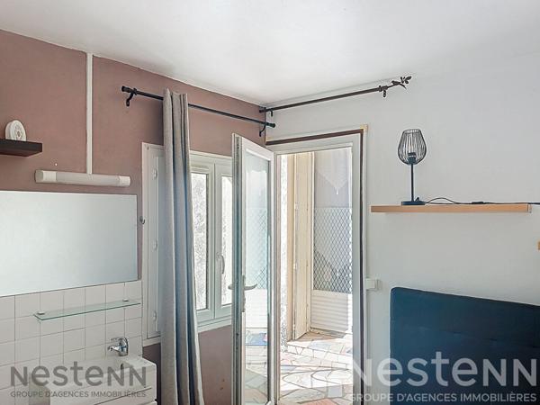 Au centre de Saujon, appartement en duplex de 51 m², avec 2 chambres, Courette privative.