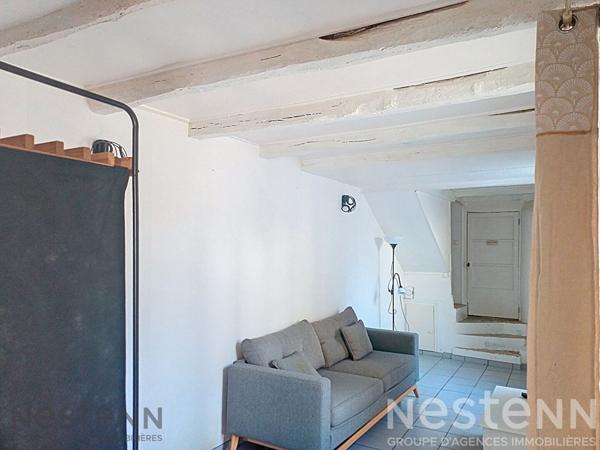 Au centre de Saujon, appartement en duplex de 51 m², avec 2 chambres, Courette privative.