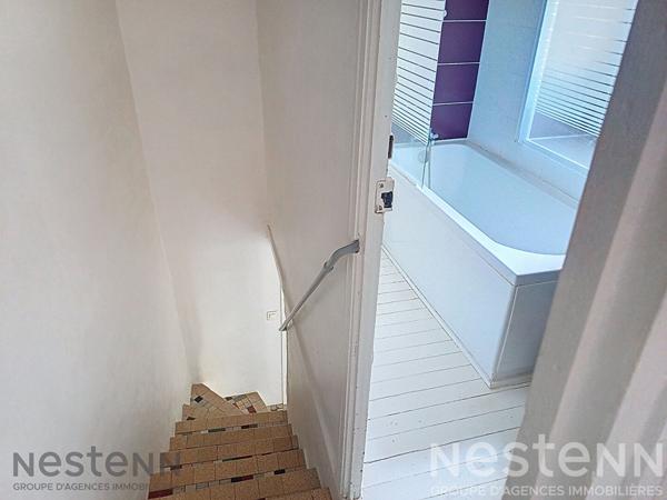 Au centre de Saujon, appartement en duplex de 51 m², avec 2 chambres, Courette privative.
