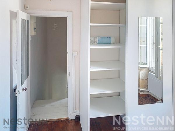 Au centre de Saujon, appartement en duplex de 51 m², avec 2 chambres, Courette privative.