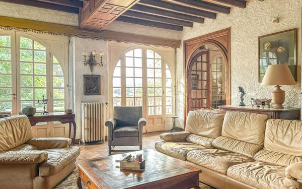 Maison à vendre    7 pièces • 245,75 m2 Gan