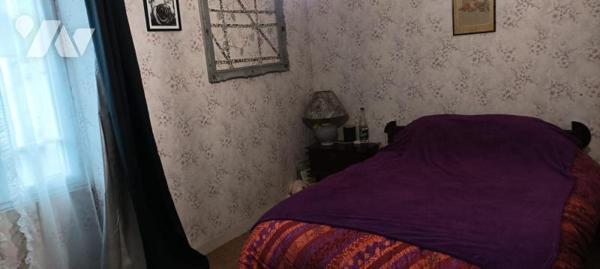 10 MIN GORRON : maison de bourg avec terrain et dépendance comprenant:
-Au rez-de-chaussée: En...