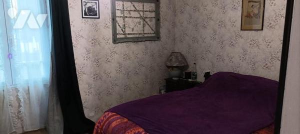 10 MIN GORRON : maison de bourg avec terrain et dépendance comprenant:
-Au rez-de-chaussée: En...