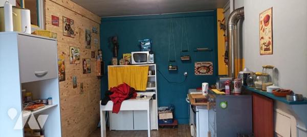 10 MIN GORRON : maison de bourg avec terrain et dépendance comprenant:
-Au rez-de-chaussée: En...