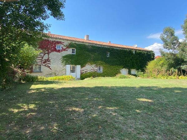 Belle Demeure – Dépendances en Pierre Thaire 9 pièce(s) m2