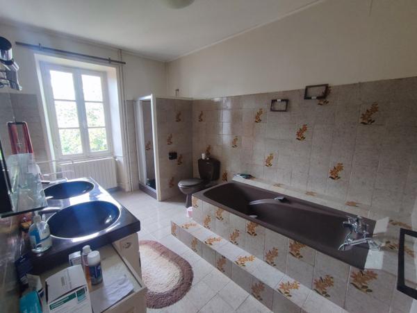 Belle Demeure – Dépendances en Pierre Thaire 9 pièce(s) m2