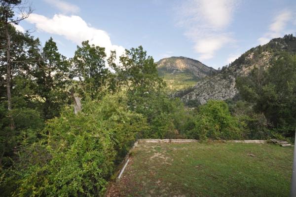Dpt Alpes de Haute Provence (04), à vendre CASTELLANE maison 5 pièces - 143 m² - Terrain de 1143 m² - Plain pied