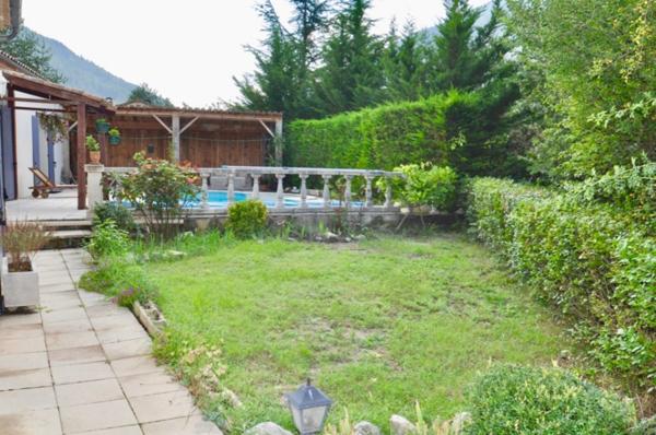 Dpt Alpes de Haute Provence (04), à vendre CASTELLANE maison 5 pièces - 143 m² - Terrain de 1143 m² - Plain pied