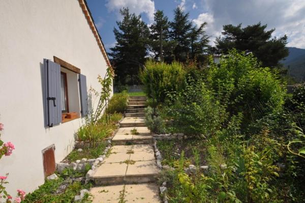 Dpt Alpes de Haute Provence (04), à vendre CASTELLANE maison 5 pièces - 143 m² - Terrain de 1143 m² - Plain pied