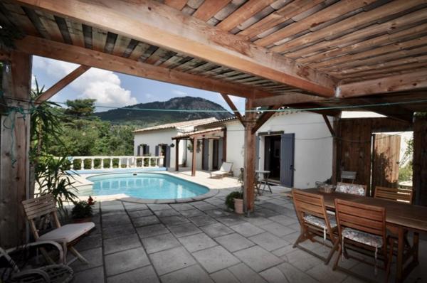 Dpt Alpes de Haute Provence (04), à vendre CASTELLANE maison 5 pièces - 143 m² - Terrain de 1143 m² - Plain pied