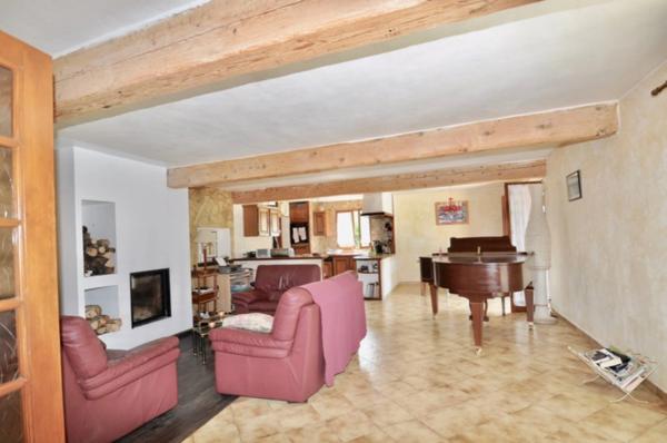 Dpt Alpes de Haute Provence (04), à vendre CASTELLANE maison 5 pièces - 143 m² - Terrain de 1143 m² - Plain pied