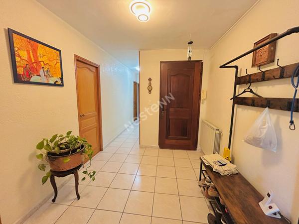 La Ciotat Maison de 182 m² composée de 2 appartements indépendants sur un terrain de 1057 m²