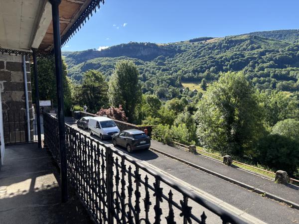 Maison 10 pièces THIEZAC A RENOVER avec potentiel
