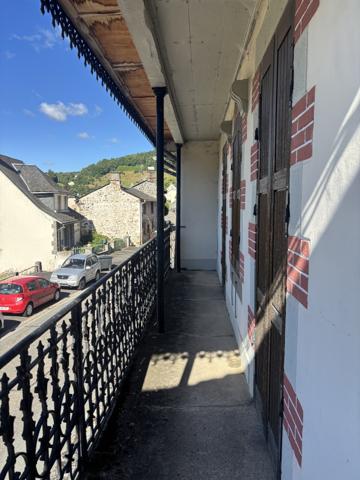 Maison 10 pièces THIEZAC A RENOVER avec potentiel