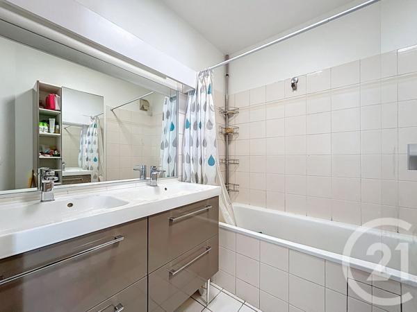 Appartement F3 à vendre  3 pièces - 66,72 m2 PARIS - 75020