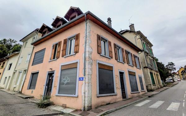 Maison à vendre    11 pièces •  Le Pont-de-Beauvoisin