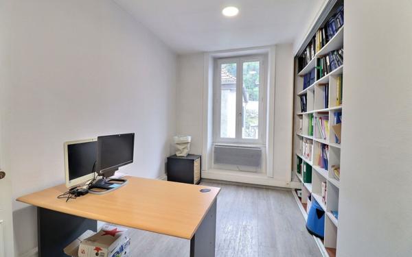 Maison à vendre    11 pièces •  Le Pont-de-Beauvoisin