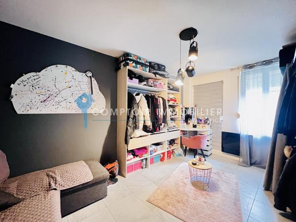 Maison
                                                                                                                                                                                                                                                                                                                        5 pièce(s)                                                                                                                                                                                                          3 chambre(s)                                                                                                                                                                                                          122  m²