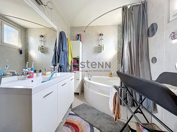 A vendre maison familiale à Martres Tolosane avec jardin cloturé et arboré