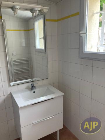 Location maison Saint Estephe : 600 € - AJP Pauillac Immobilier