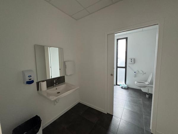 À Vendre : Murs Commerciaux Pignon sur Rue- 235 m² Zone à Forte Demande Trelaze