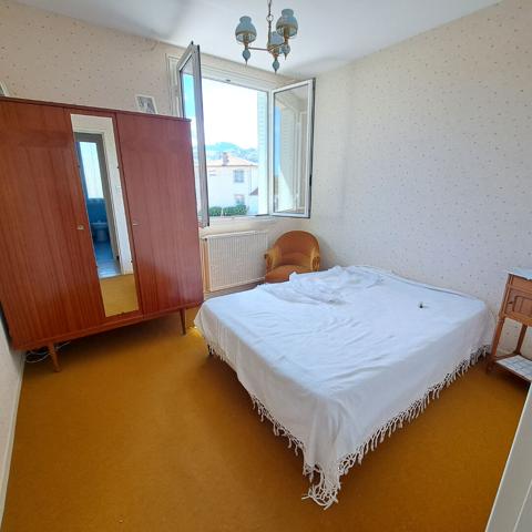 A VENDRE LAVELANET CHAMBRE + SALLE DE BAINS + WC AU REZ DE CHAUSSEE