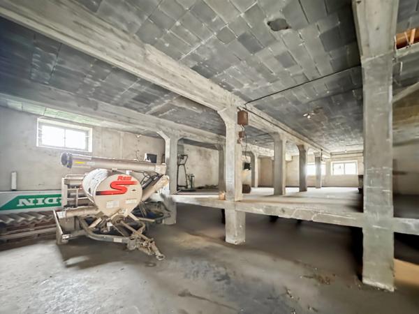 Bâtiment industriel – Ancien silo à grains de 1949 – 500 m2 sur plusieurs niveaux