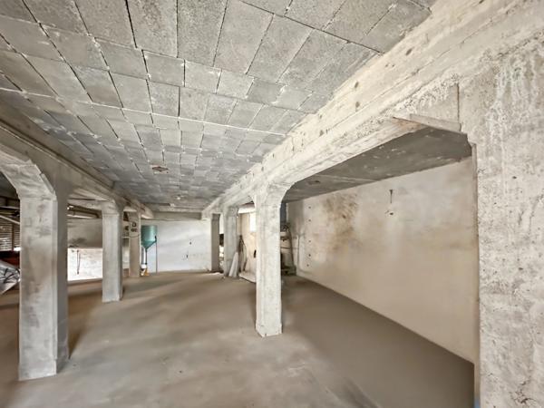 Bâtiment industriel – Ancien silo à grains de 1949 – 500 m2 sur plusieurs niveaux