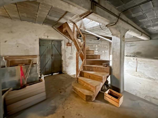 Bâtiment industriel – Ancien silo à grains de 1949 – 500 m2 sur plusieurs niveaux