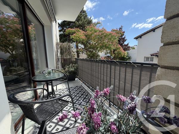 Appartement F3 à vendre  3 pièces - 55,83 m 2   ROYAN  - 17