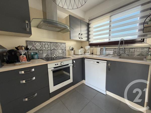 Appartement F3 à vendre  3 pièces - 55,83 m 2   ROYAN  - 17