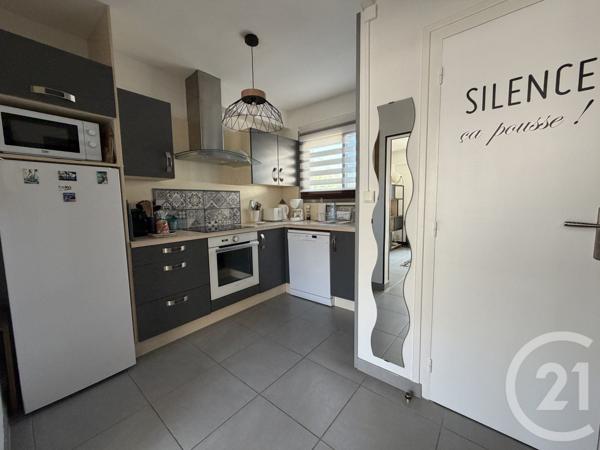 Appartement F3 à vendre  3 pièces - 55,83 m 2   ROYAN  - 17